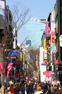 Shops: Street scene in Myeongdong shopping district, Seoul, Korea