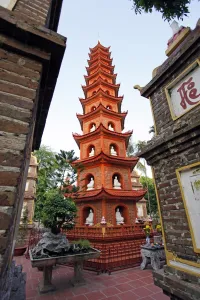 Pagodas: Tran Quoc Pagoda in Hanoi, Vietnam