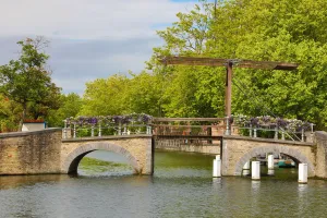 Belgium: Wooden lifting bridge over the Langerei canal, Bruges, Belgium
